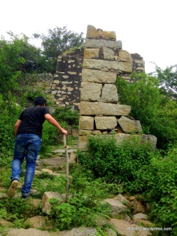 The fort & monuments demand about 2-3 kms trek from Ghanpur village.